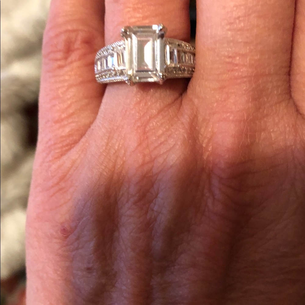 RING - Picture 2 of 4